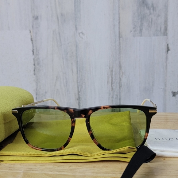 Gucci Green Rectangular Men's Sunglasses - Picture 1 of 6
